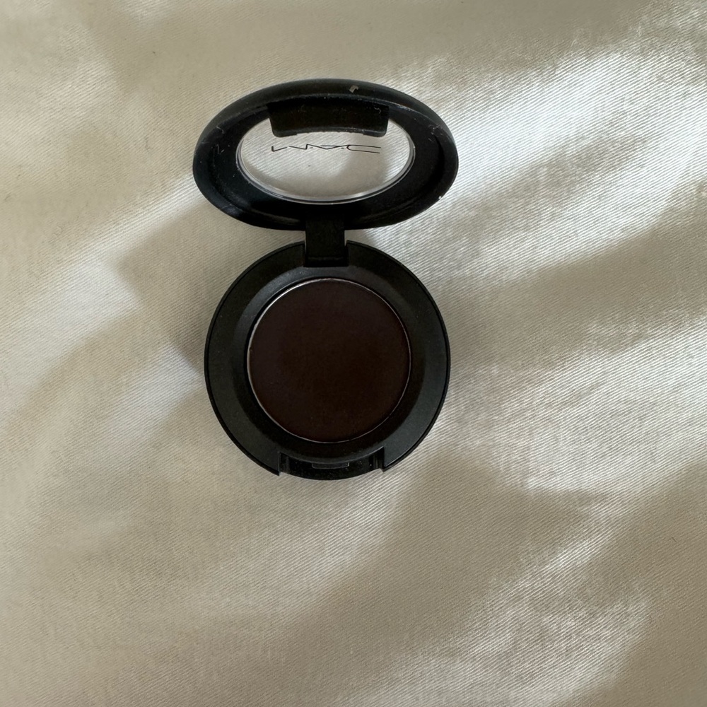 Mac Signed Sealed matte eyeshadow